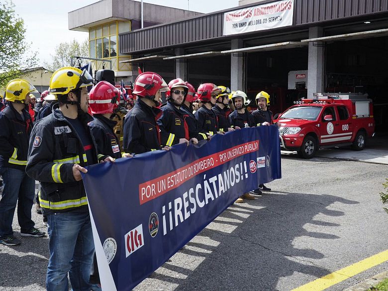 2016 04 18 ManifaBombeirosOurense10.jpg